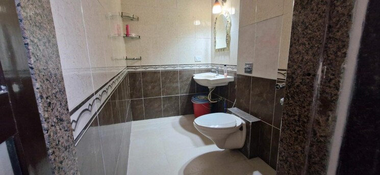 Bathroom, dn nagar 3 Bedroom 1399 Sq.Ft. Apartment In Dn Nagar Mumbai 9023730