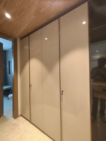 Furnished Amenities in 5 BHK Apartment at Green Wood City, Sector 45 – for Sale