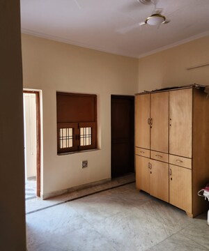 Room in 5 BHK Villa at Sector 28 – for Sale