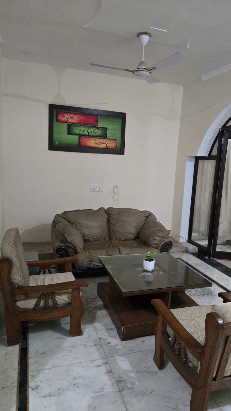 Living Room, sector 28 5 Bedroom 250 Sq.Yd. Villa In Sector 28 Faridabad 9023795
