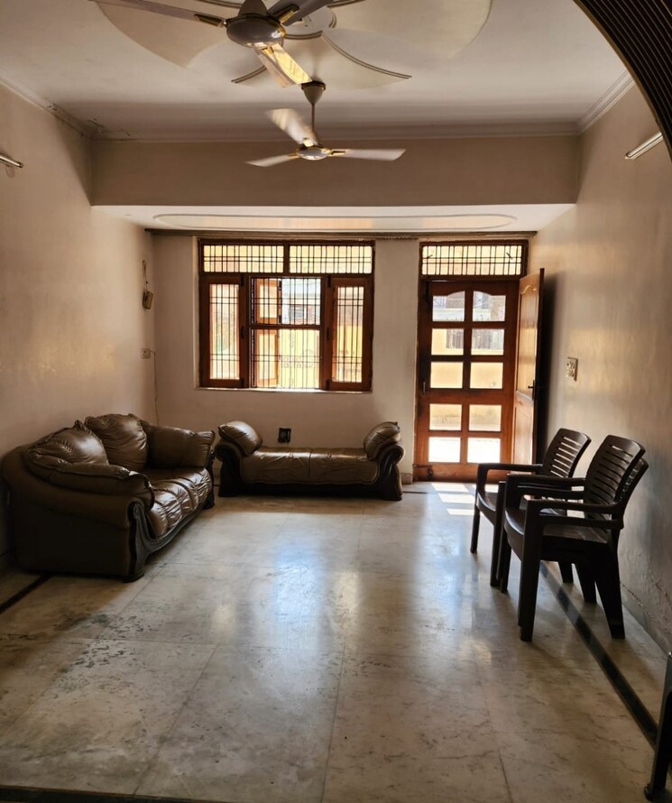 Living Room, sector 28 5 Bedroom 250 Sq.Yd. Villa In Sector 28 Faridabad 9023795