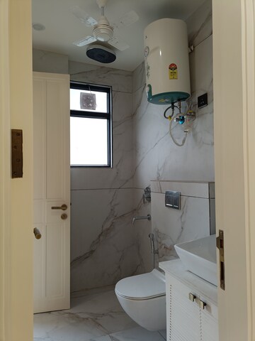 Bathroom in 3 BHK Builder Floor at Anand Vihar – for Rent