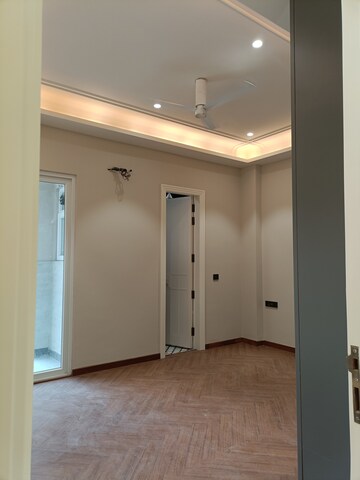 Room in 3 BHK Builder Floor at Anand Vihar – for Rent