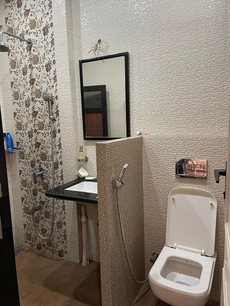 Bathroom, hiranandani-estate-greenwood 2 Bedroom 700 Sq.Ft. Apartment In Ghodbunder Road Thane 9023829