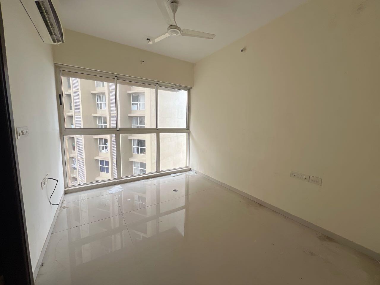 3 BHK + Servant Room Apartment For Rent in Runwal Elegante