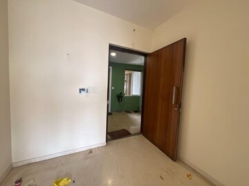Room in 3 BHK Apartment at Runwal Elegante, Andheri West – for Rent