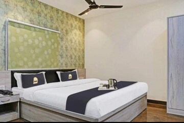 Furnished Amenities in 4 BHK Penthouse at Mahmoorganj – for Rent