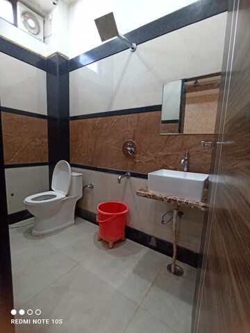 Attached Bathroom in 4 BHK Penthouse at Mahmoorganj – for Rent