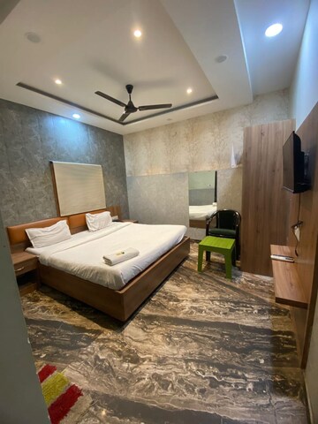 4 BHK Penthouse For Rent in Mahmoorganj