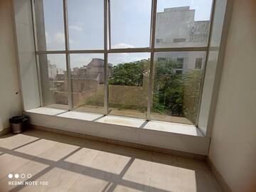 Room in 4 BHK Penthouse at Mahmoorganj – for Rent