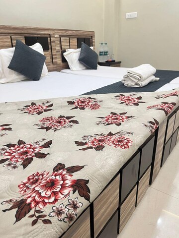 Bedroom in 4 BHK Penthouse at Mahmoorganj – for Rent