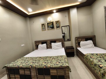 Bedroom in 4 BHK Penthouse at Mahmoorganj – for Rent
