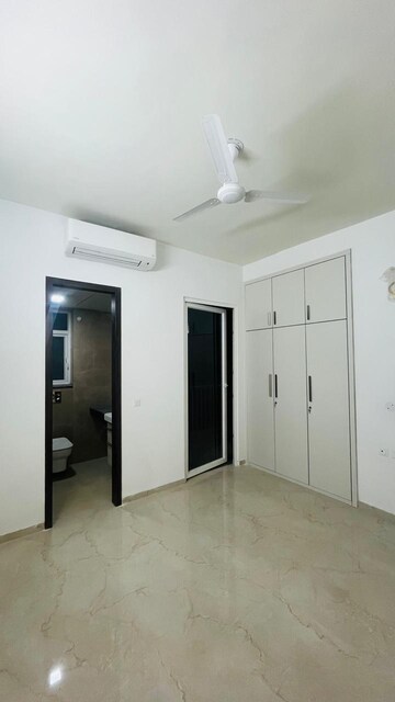 Room in 3 BHK Apartment at Smart World Orchard, Sector 61 – for Rent