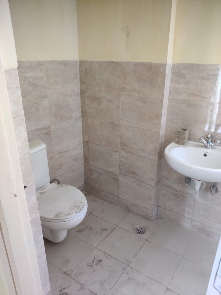 Bathroom, wave-dream-homes 2 Bedroom 808 Sq.Ft. Apartment In Wave City Ghaziabad 9023881