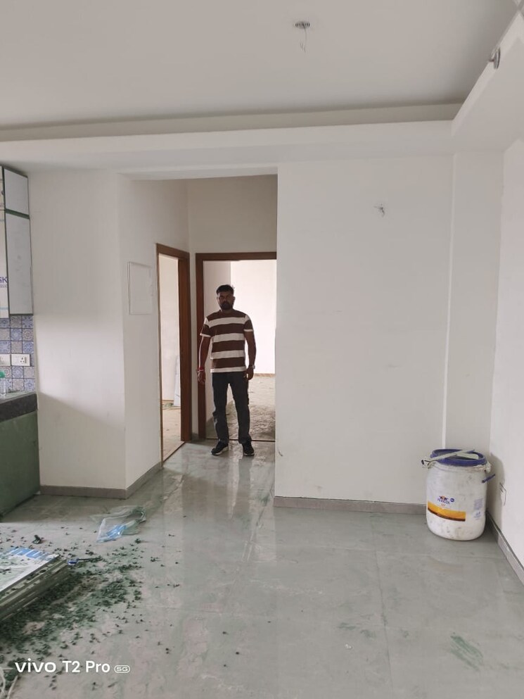 Living Room, tulip-yellow 3 Bedroom 1704 Sq.Ft. Apartment In Sector 69 Gurgaon 9023930