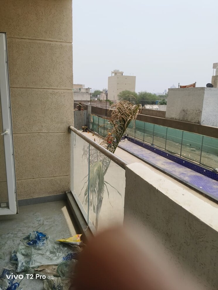Balcony, tulip-yellow 3 Bedroom 1704 Sq.Ft. Apartment In Sector 69 Gurgaon 9023930