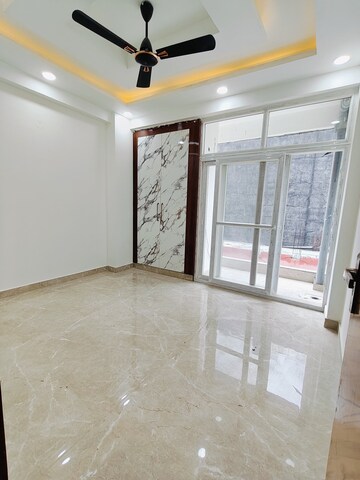 Room in 2 BHK Builder Floor at Sector 73 – for Sale