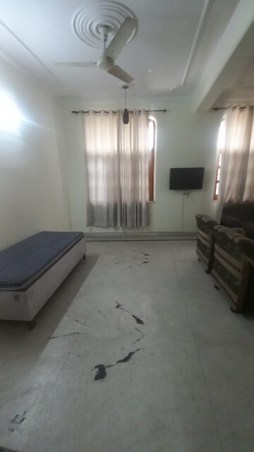 Living Room in 3 BHK Builder Floor at Sector 23 – for Rent