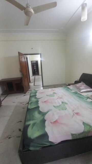 Bedroom in 3 BHK Builder Floor at Sector 23 – for Rent