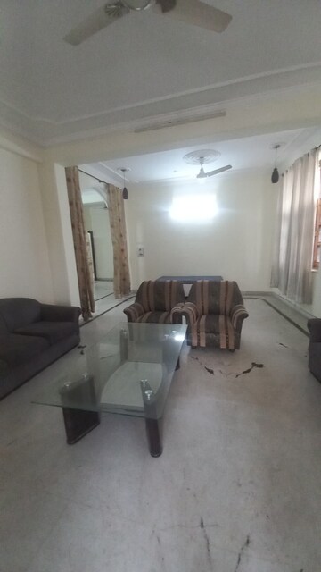 Living Room in 3 BHK Builder Floor at Sector 23 – for Rent