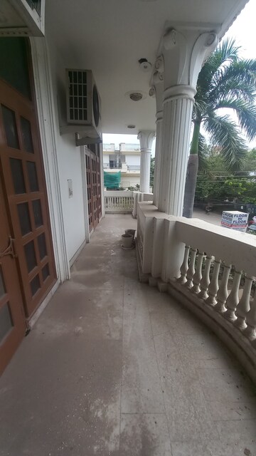 Balcony in 3 BHK Builder Floor at Sector 23 – for Rent