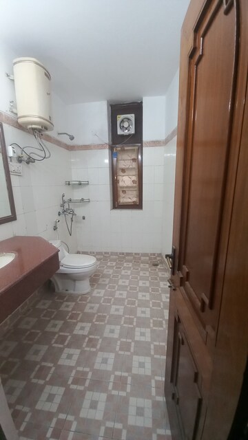 Bathroom in 3 BHK Builder Floor at Sector 23 – for Rent