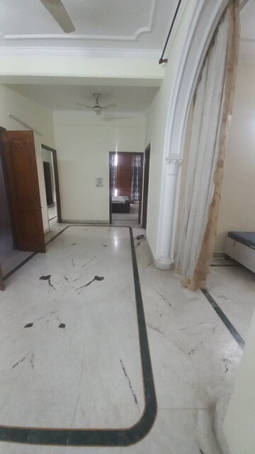 Room in 3 BHK Builder Floor at Sector 23 – for Rent