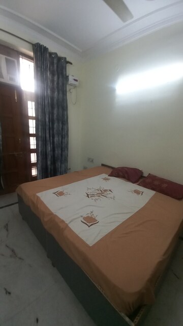 Bedroom in 3 BHK Builder Floor at Sector 23 – for Rent