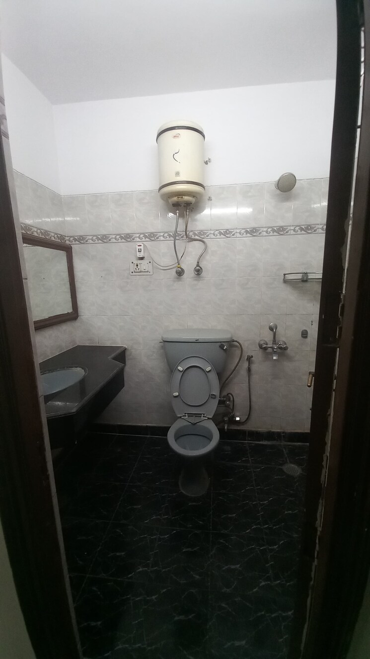 Bathroom, sector 23 3 Bedroom 3500 Sq.Ft. Builder Floor In Sector 23 Gurgaon 9023919