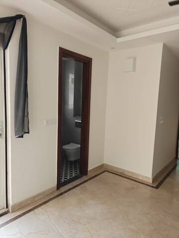 Room in 3 BHK Builder Floor at Sector 23 – for Rent