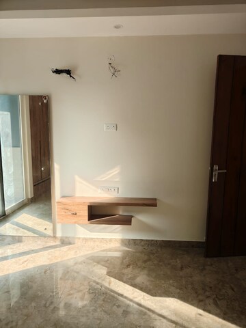 Room in 3 BHK Builder Floor at Sector 23 – for Rent