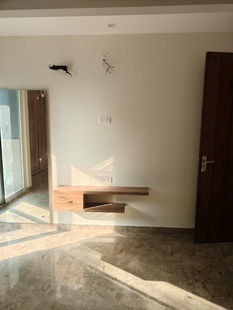 Room, sector 23 3 Bedroom 2500 Sq.Ft. Builder Floor In Sector 23 Gurgaon 9023963