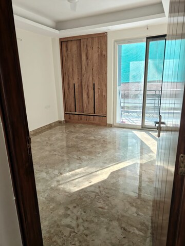 Room in 3 BHK Builder Floor at Sector 23 – for Rent