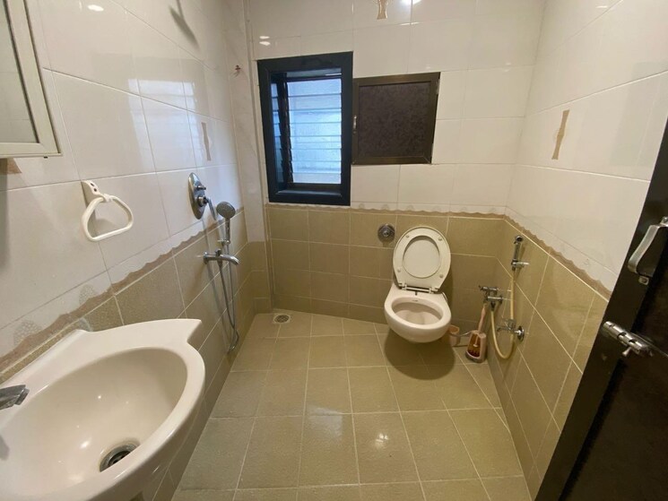 Bathroom, versova-heights 3 Bedroom 1230 Sq.Ft. Apartment In Versova Mumbai 9023934