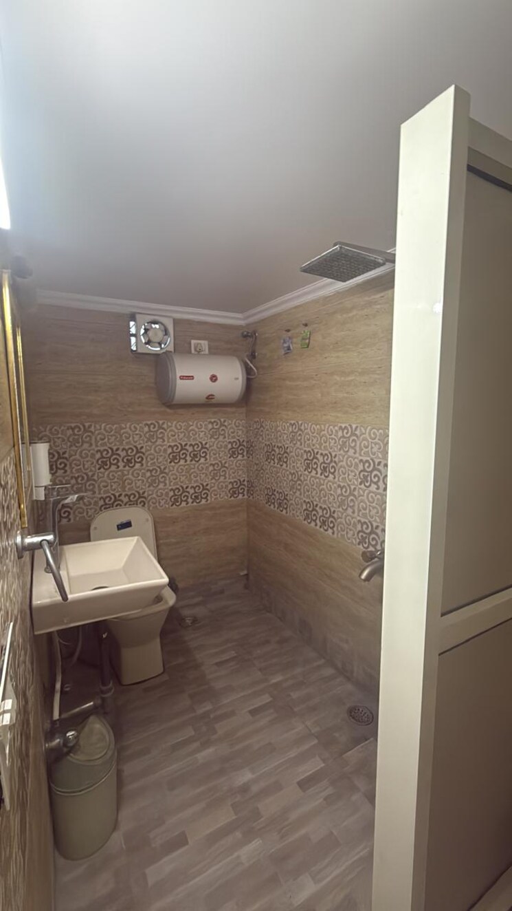 Bathroom, kalkaji 1 Bedroom 800 Sq.Ft. Builder Floor In Kalkaji Delhi 9023969