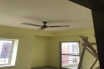 Room in 2 BHK Apartment at Realtech The Indiana, Rajarhat – for Rent