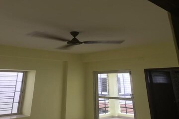 Room in 2 BHK Apartment at Realtech The Indiana, Rajarhat – for Rent
