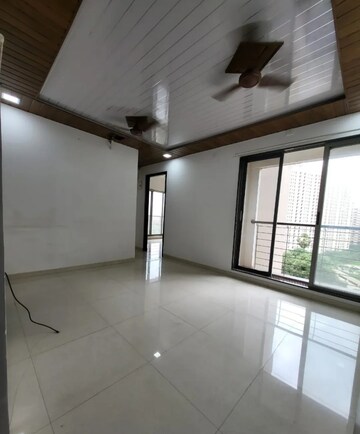 Room in 2 BHK Apartment at Runwal Eirene, Balkum Pada – for Rent