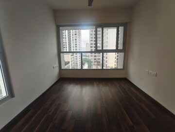 Room in 2 BHK Apartment at Piramal Vaikunth, Balkum Pada – for Rent