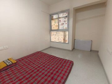 Room in 2 BHK Apartment at Piramal Vaikunth, Balkum Pada – for Rent