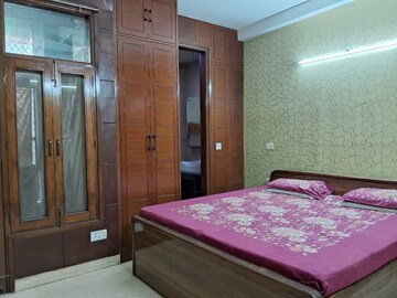 Bedroom in 3 BHK Builder Floor at Chittaranjan Park – for Rent