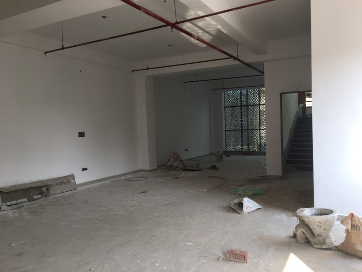 Room, sector 63 Commercial Office Space 32500 Sq.Ft. In Sector 63 Noida 9024029