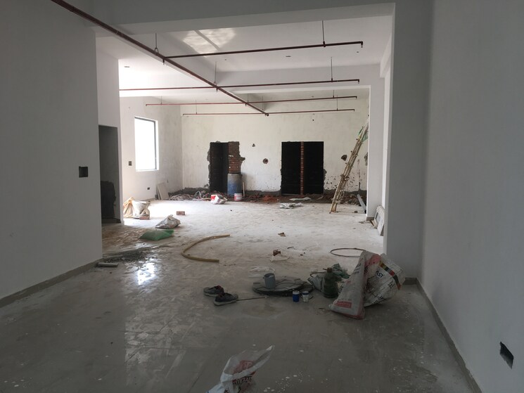  Parking, sector 63 Commercial Office Space 32500 Sq.Ft. In Sector 63 Noida 9024029