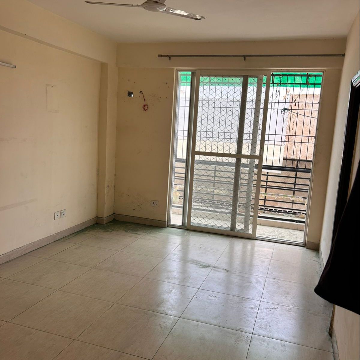 3.5 BHK + Servant Room Builder Floor For Rent in Wave City