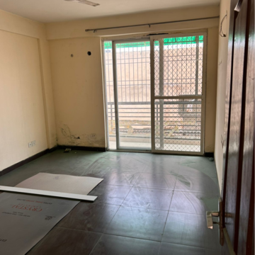 Room in 3.5 BHK Builder Floor at Wave City, Bayana – for Rent