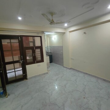 Room in 3 BHK Apartment at DLF Regency Park II, Sector 27 – for Rent