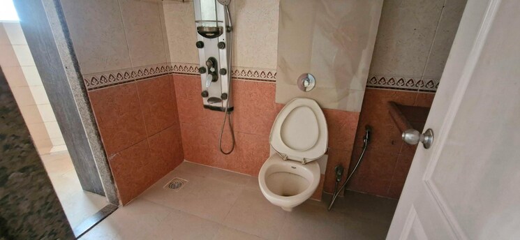 Bathroom, dn nagar 3 Bedroom 1350 Sq.Ft. Apartment In Dn Nagar Mumbai 9024058