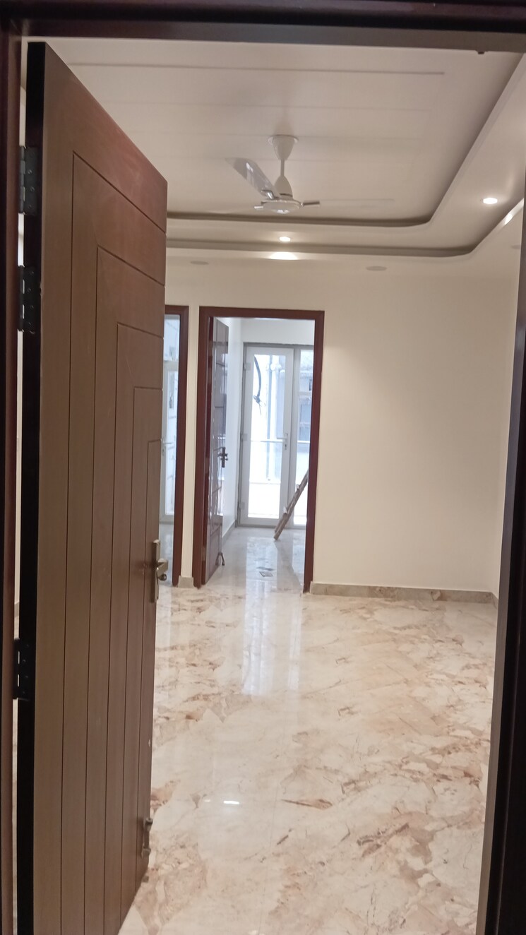 Room, chattarpur 3 Bedroom 135 Sq.Yd. Builder Floor In Chattarpur Delhi 9024150