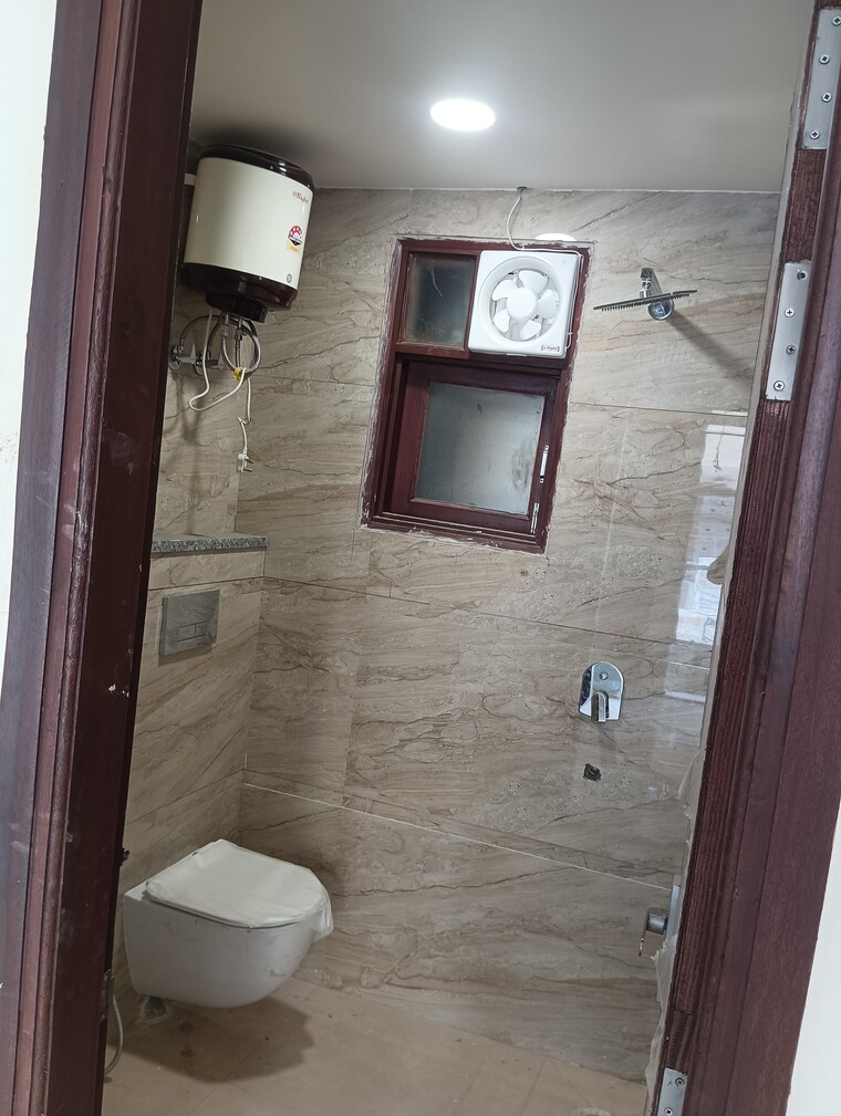 Bathroom, chattarpur 3 Bedroom 135 Sq.Yd. Builder Floor In Chattarpur Delhi 9024150