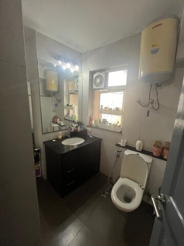 Attached Bathroom in 2.5 BHK Apartment at Unitech Harmony, Sector 50 – for Rent